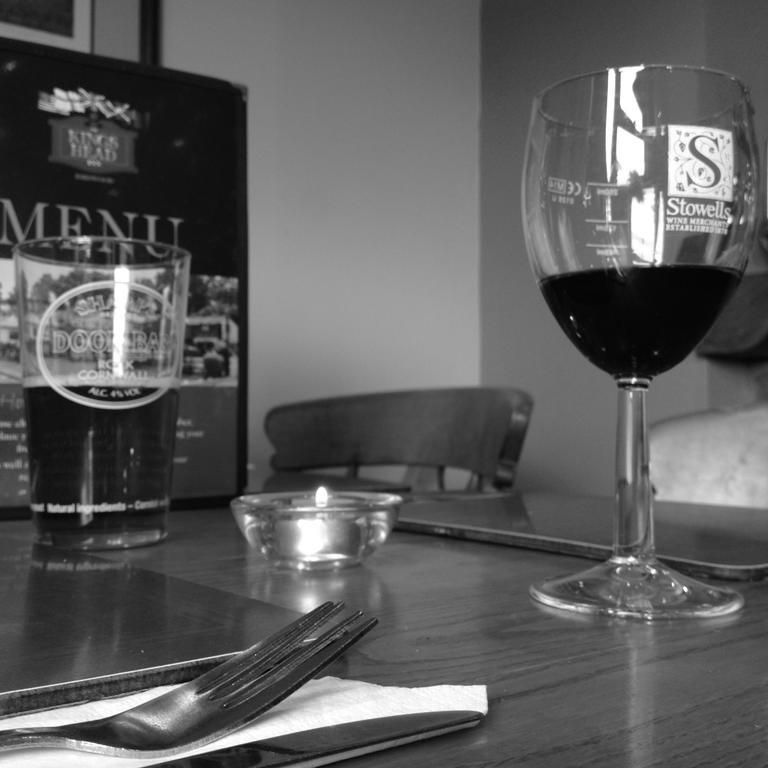 The Kings Head Inn Глостер Номер фото
